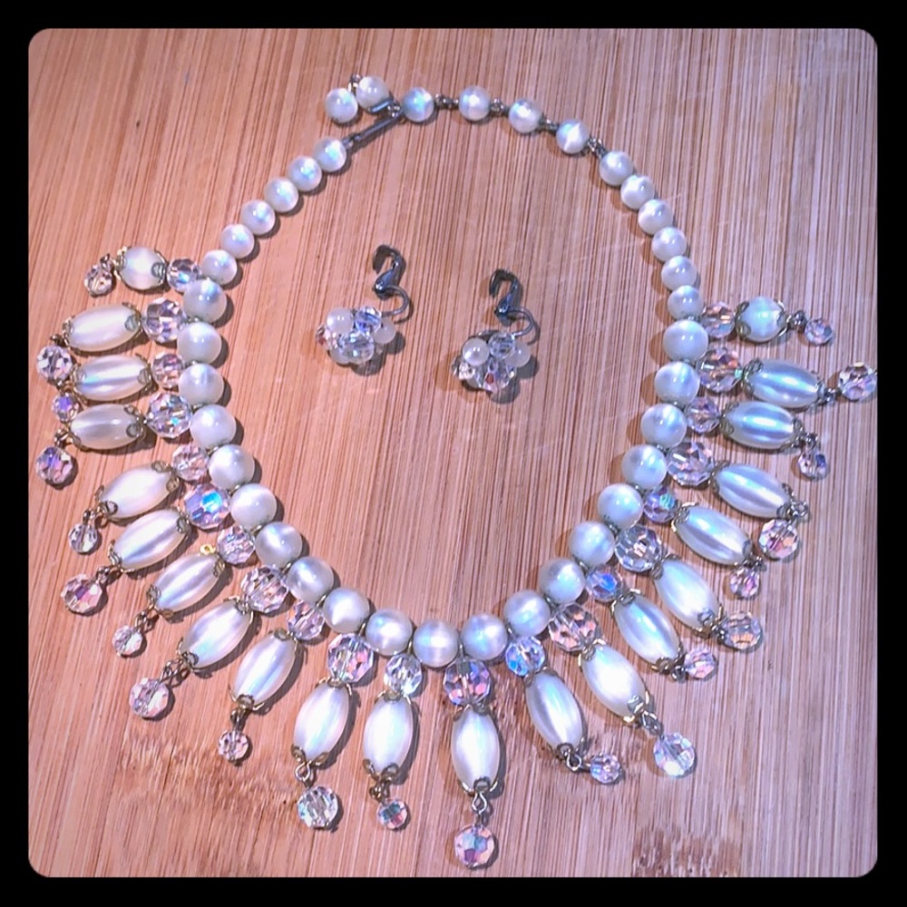 Stunning! Vintage Iridescent necklace earrings set